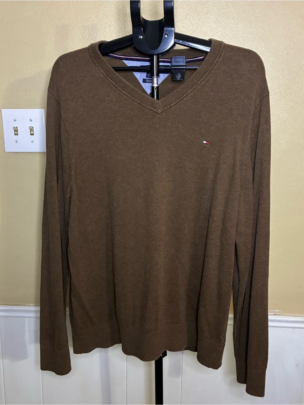 Tommy Hilfiger Men’s Chest-Logo Brown V-Neck Sweater